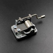 1pcs 45x37x22mm handcrank mechanical mini DIY 18 tones music box movement toy gift craft supplies 1502075-2