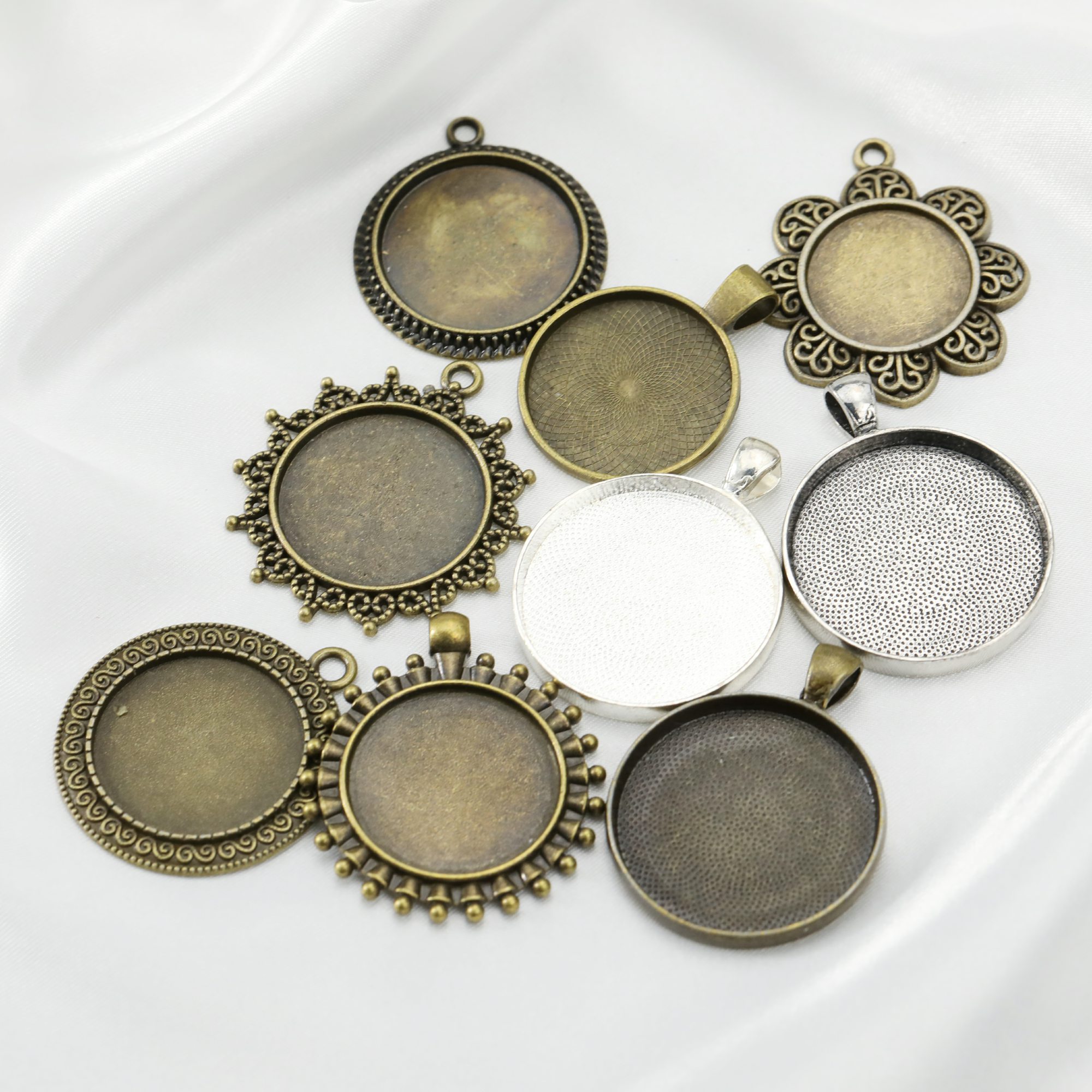 20Pcs Assortment 25-30MM Round Bronze Antiqued Pendant Settings Bezel Alloy Cabochon Charm Tray for Resin DIY Jewelry Supplies 1411309 - Click Image to Close