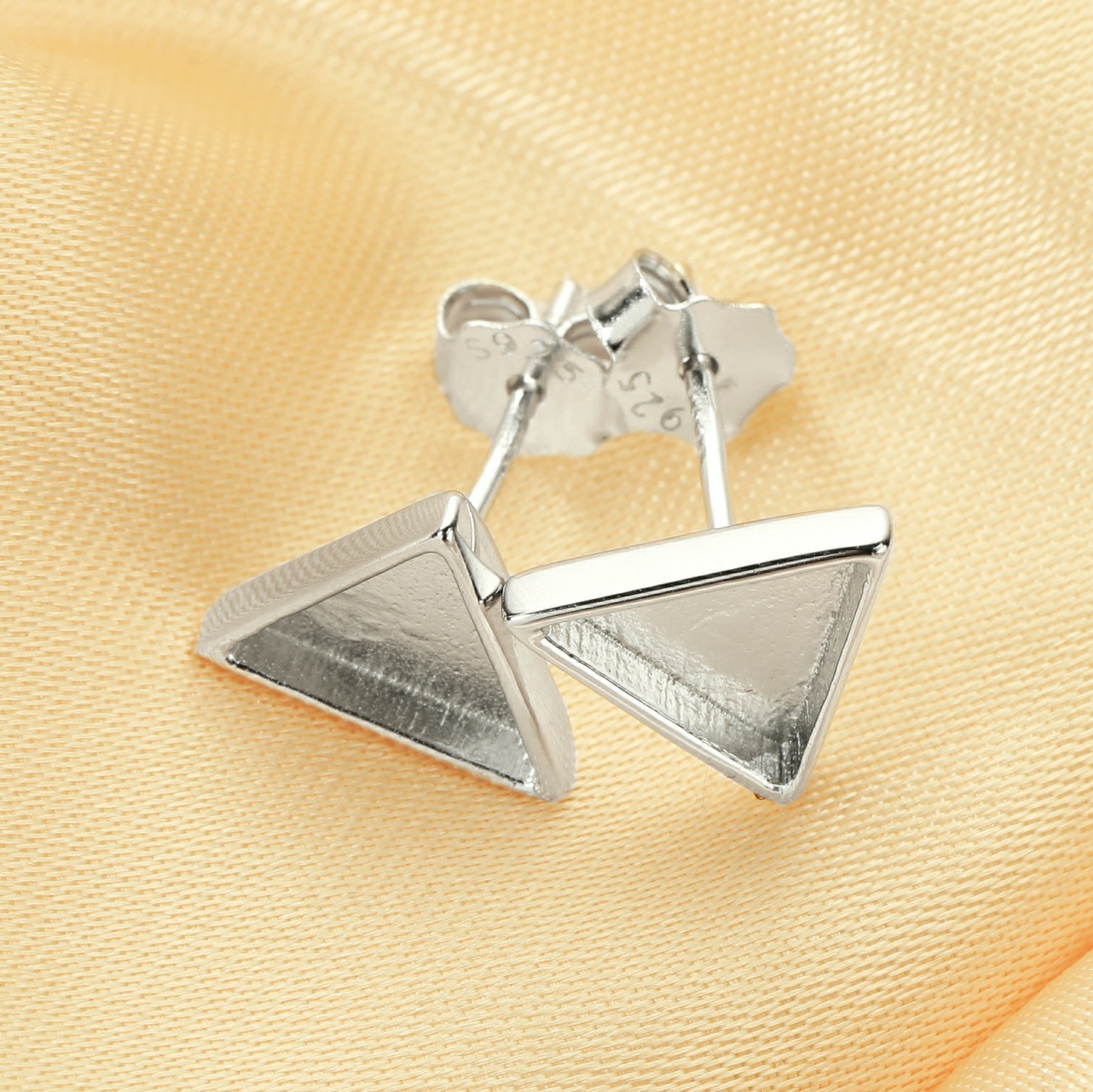 1Pair 8MM Keepsake Breast Milk Resin Triangle Earrings Blank Settings,Solid 925 Sterling Silver Rose Gold Plated Studs Earrings,DIY Earrings Supplies 1706138 - Click Image to Close